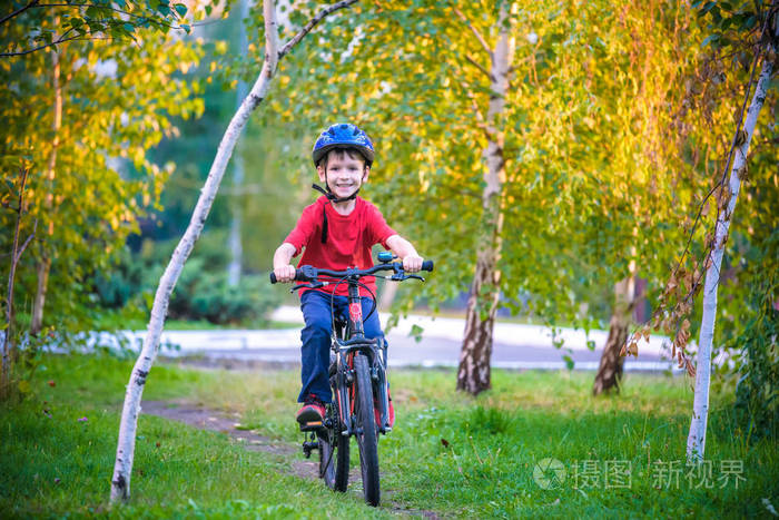 爱游戏娱乐-特色秋季森林跑，感受自然的美丽与运动的快乐的简单介绍