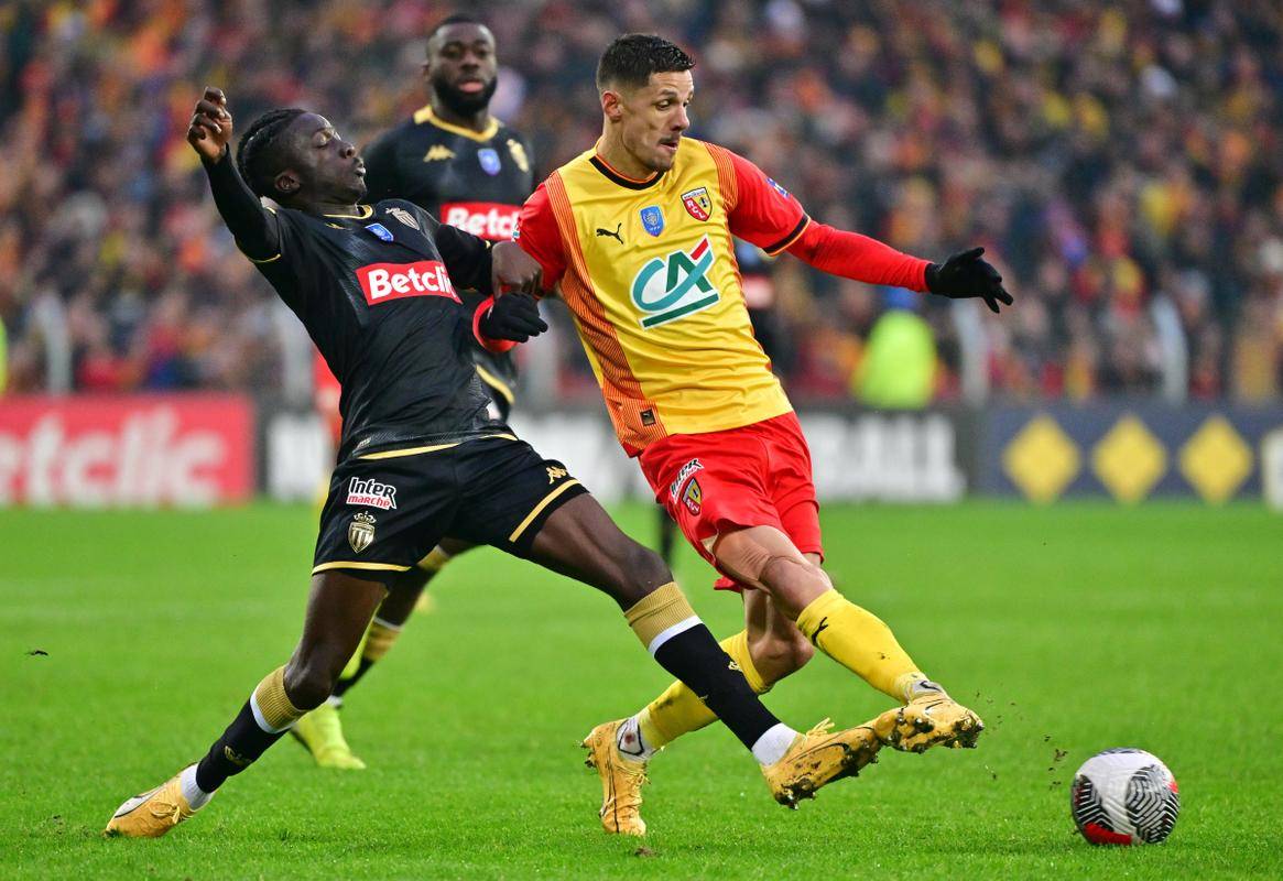 爱游戏官网网页版入口-关于法甲比赛高潮迭起，精彩进球和战术调整成为焦点的信息